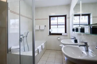 Ein Badezimmer in der Unterkunft Alpen-Residence
