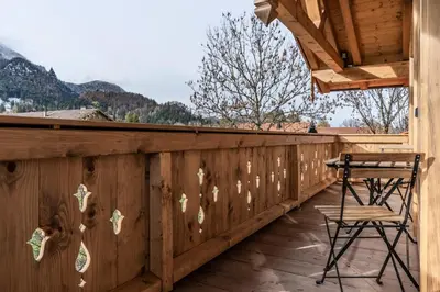Ein allgemeiner Bergblick oder ein Berglick von der Ferienwohnung aus