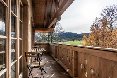 Ein allgemeiner Bergblick oder ein Berglick von der Ferienwohnung aus