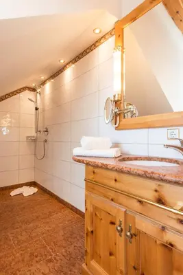 Ein Badezimmer in der Unterkunft Landgasthof zum Erdinger Weissbräu
