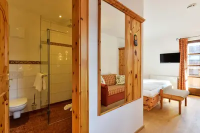Ein Badezimmer in der Unterkunft Landgasthof zum Erdinger Weissbräu