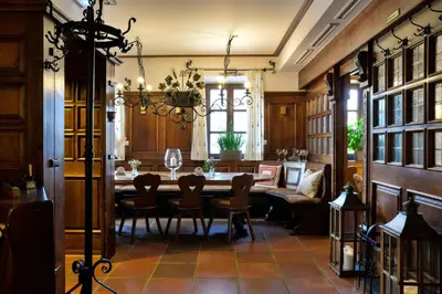 Ein Sitzbereich in der Unterkunft Landgasthof zum Erdinger Weissbräu