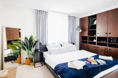 Ein Bett oder Betten in einem Zimmer der Unterkunft Bahnhofsnahe 9 Zimmer 200QM PS5 für Familien & Firmen