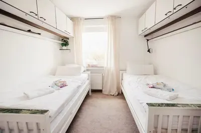 Ein Bett oder Betten in einem Zimmer der Unterkunft Bahnhofsnahe 9 Zimmer 200QM PS5 für Familien & Firmen