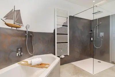 Ein Badezimmer in der Unterkunft FENJOY Ferienapartments am Chiemsee - Balkon - BBQ