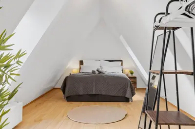 Ein Bett oder Betten in einem Zimmer der Unterkunft COMFY Altstadt-Loft Ingolstadt