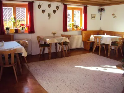 Ein Restaurant oder anderes Speiselokal in der Unterkunft Gästehaus Fischer