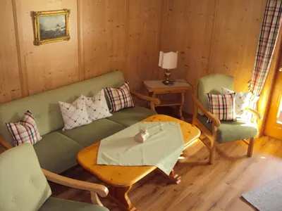 Ein Sitzbereich in der Unterkunft Gästehaus Fischer