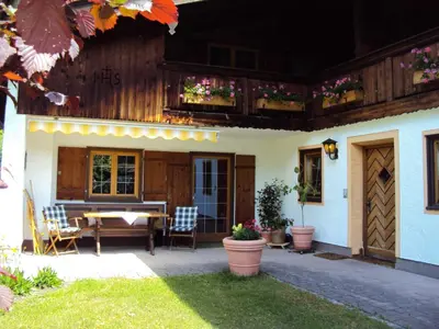 Ein Garten an der Unterkunft Gästehaus Fischer