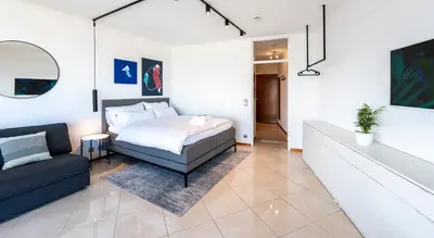 Ein Bett oder Betten in einem Zimmer der Unterkunft Apartment in der 30. Etage, Tolle Aussicht, Zentral