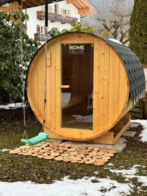 Das Gebäude in dem sich das Ferienhaus befindet