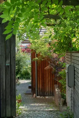 Ein Garten an der Unterkunft Rückzugsort mitten im Paradies
