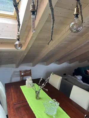 Ein Sitzbereich in der Unterkunft Mountain Hideout Wolfsee