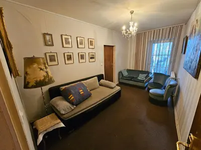 Ein Sitzbereich in der Unterkunft Traumhaus im Wald