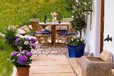 Ein Garten an der Unterkunft Steinbachhof Chiemsee