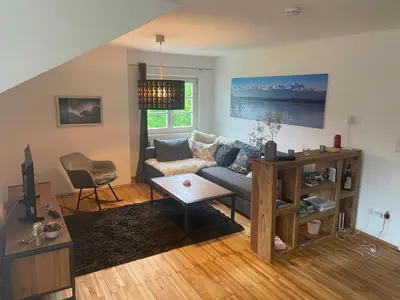 Ein Sitzbereich in der Unterkunft Dachgeschoss Wohnung mit Traum Bergblick