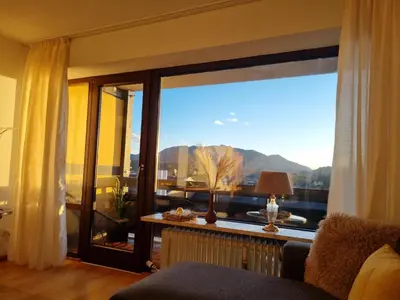 Ein allgemeiner Bergblick oder ein Berglick von der Ferienwohnung aus