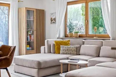 Ein Sitzbereich in der Unterkunft CASARINA - Alpentraum am Barmsee mit Garten