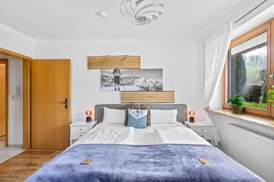 Ein Bett oder Betten in einem Zimmer der Unterkunft CASARINA - Alpentraum am Barmsee mit Garten