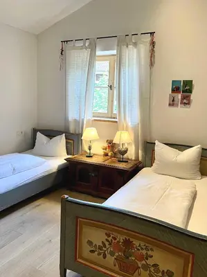 Ein Bett oder Betten in einem Zimmer der Unterkunft Landhaus Riedlern - Exklusives Ferienhaus in Kreuth am Tegernsee