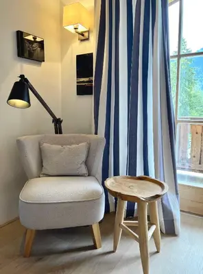 Ein Sitzbereich in der Unterkunft Landhaus Riedlern - Exklusives Ferienhaus in Kreuth am Tegernsee