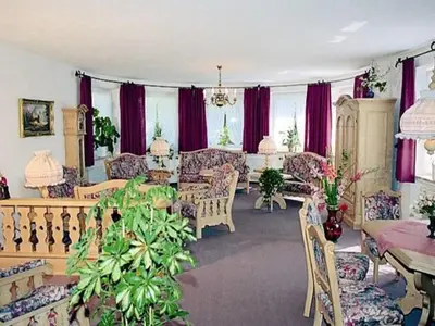 Ein Sitzbereich in der Unterkunft Kurhotel Eichwaldeck
