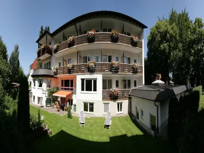 Das Gebäude in dem sich das Hotel befindet