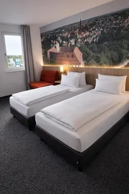 Ein Bett oder Betten in einem Zimmer der Unterkunft Euro Hotel Friedberg