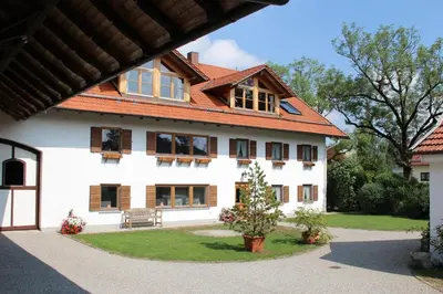 Das Gebäude in dem sich die Ferienwohnung befindet