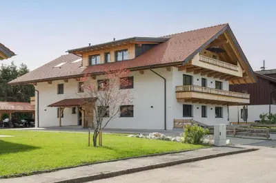 Das Gebäude in dem sich die Ferienwohnung befindet