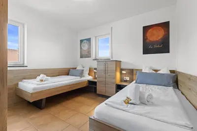 Ein Bett oder Betten in einem Zimmer der Unterkunft BALANCED Eurasburg Apartments, vollausgestatte Ferienwohnungen auf dem Land