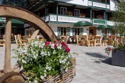 Ein Garten an der Unterkunft Hotel und Landgasthof Zachschuster