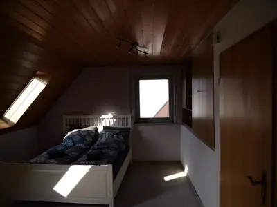Ein Bett oder Betten in einem Zimmer der Unterkunft Ferienwohnung in Weichs