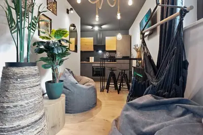 Ein Sitzbereich in der Unterkunft Flatista Homes - Jungle House