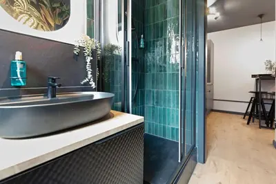Ein Badezimmer in der Unterkunft Flatista Homes - Jungle House