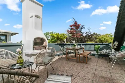Ein Balkon oder eine Terrasse in der Unterkunft Flatista Homes - Penthouse with Rooftop Gym