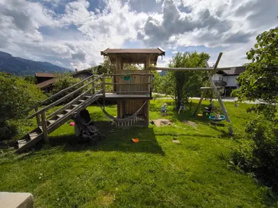 Ein Kinderspielbereich in der Unterkunft Bauernhof Geigerhof