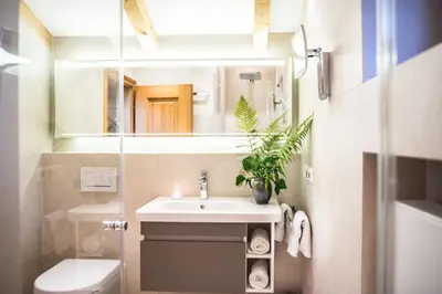 Ein Badezimmer in der Unterkunft Haus Lesch - Stilvolle Appartements mit tollem Bergblick in Kreuth am Tegernsee