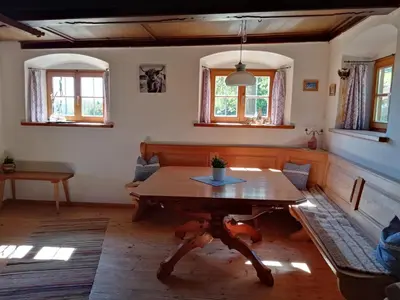 Ein Sitzbereich in der Unterkunft Hüttenzauber