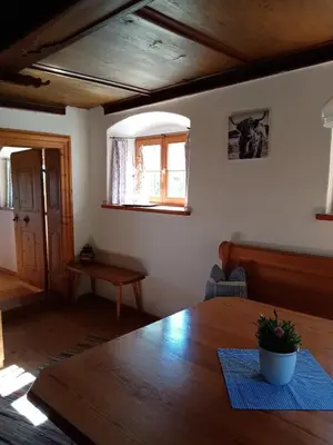 Ein Sitzbereich in der Unterkunft Hüttenzauber