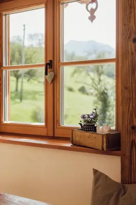 Ein allgemeiner Bergblick oder ein Berglick von der Ferienwohnung aus