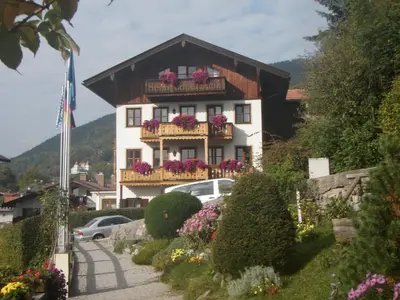 Ein allgemeiner Bergblick oder ein Berglick von des Hotels aus