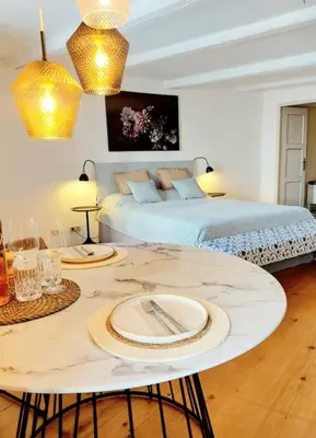 Ein Bett oder Betten in einem Zimmer der Unterkunft 30qm Studio Rosenheimer Innenstadt