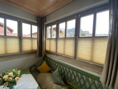 Ein Sitzbereich in der Unterkunft Alpspitzblick