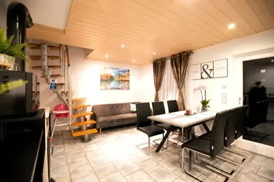 Ein Sitzbereich in der Unterkunft Alpina Haus