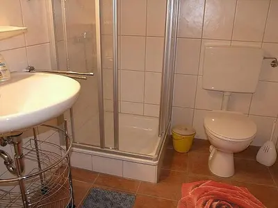 Ein Badezimmer in der Unterkunft Ferienhaus Nr 106, Kategorie Premium, Feriendorf Hochbergle, Allgäu