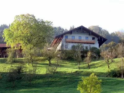 Ein Garten an der Unterkunft Arbeiterwohnung Entbuchner Hof