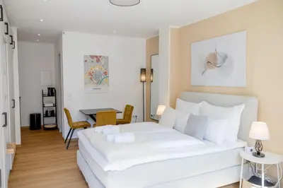 Ein Bett oder Betten in einem Zimmer der Unterkunft Lumen Homes - Altstadt-Studio direkt im Zentrum, Küche, öffentlicher Parkplatz ums Eck