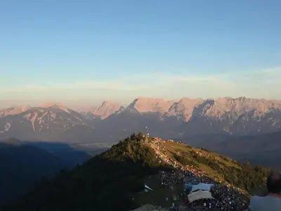 Ein allgemeiner Bergblick oder ein Berglick von der Ferienwohnung aus