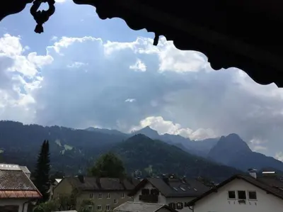Ein allgemeiner Bergblick oder ein Berglick von der Ferienwohnung aus